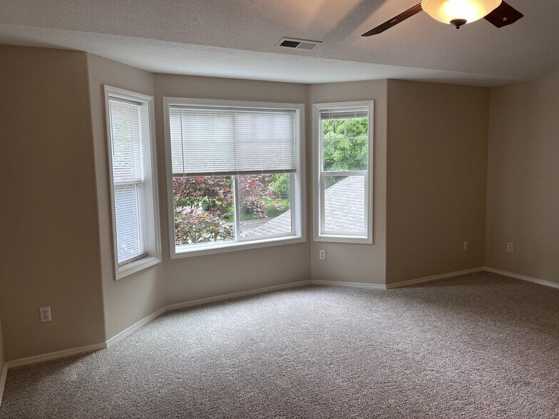 Building Photo - 17611 SE 16th St