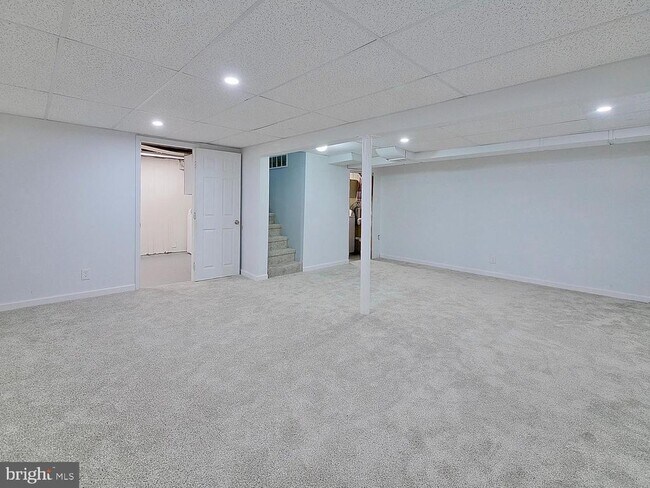 Building Photo - 40 Neeld Ln