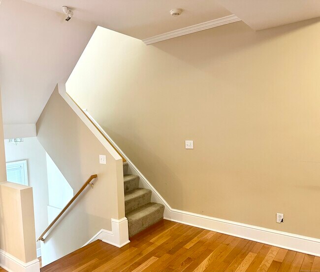 Building Photo - 14 Haviland St