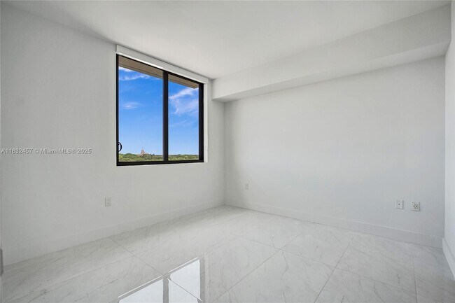 Building Photo - 301 Altara Ave