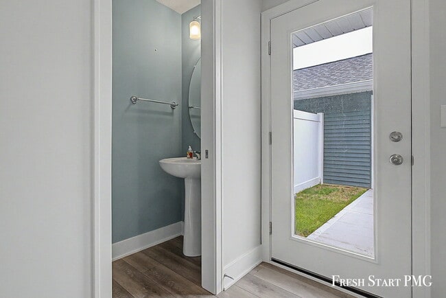 Building Photo - 3-Bed with 2.5 Baths in Rockford's Serene Setting with Fenced in Yard