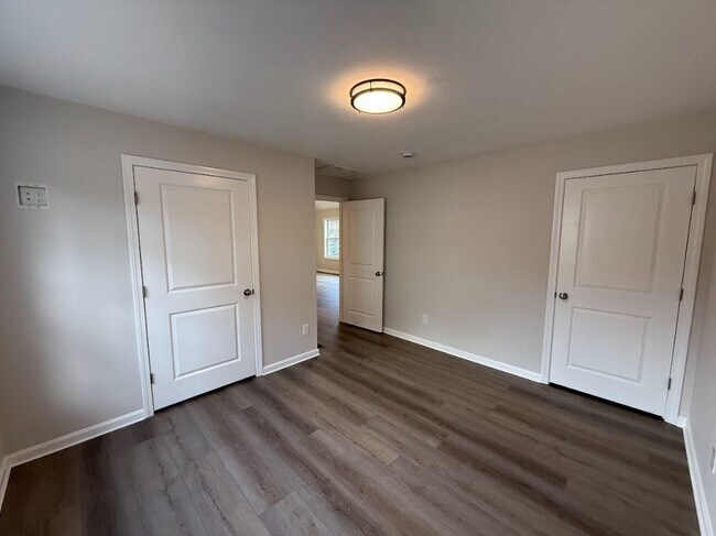 Building Photo - 265 Dunstable Rd