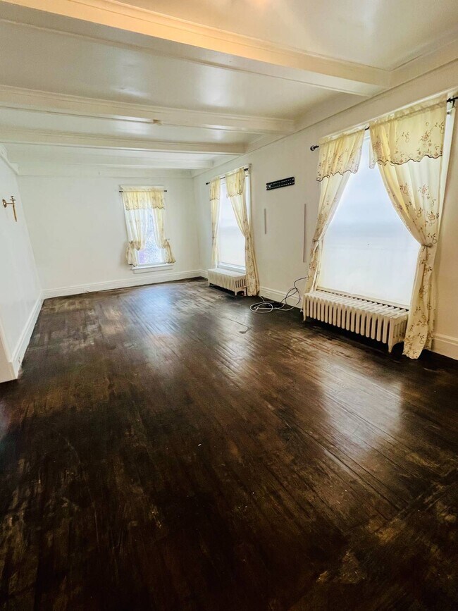 Building Photo - 163 Market St