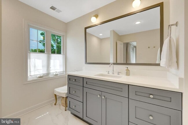 Building Photo - 6305 Dunaway Ct