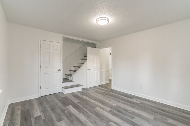 Building Photo - 4/ 1.5 Just minutes from Wake Forest Unive...