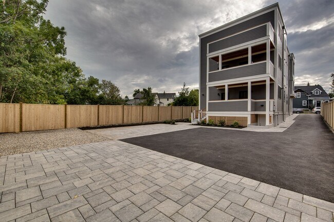 Building Photo - 46 Murdock St