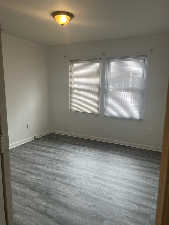 Building Photo - 609 N Stonestreet Ave