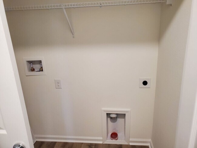 Building Photo - 3 Bed 2.5 Bath with Garage in the newly de...