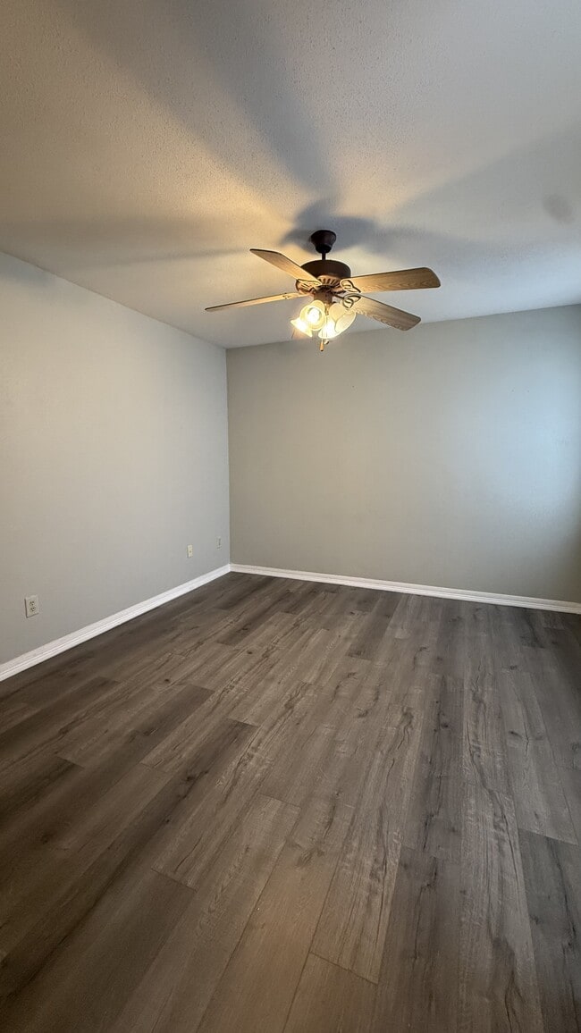 Building Photo - 8730 Glen Meadow Ln