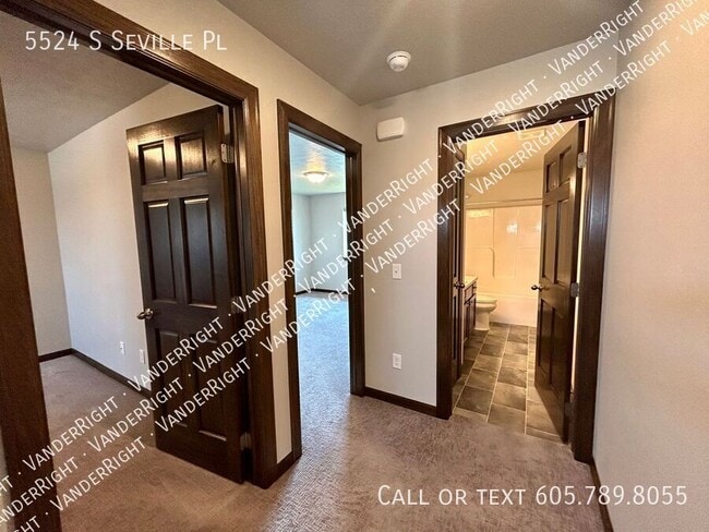 Building Photo - 5524 Seville Pl