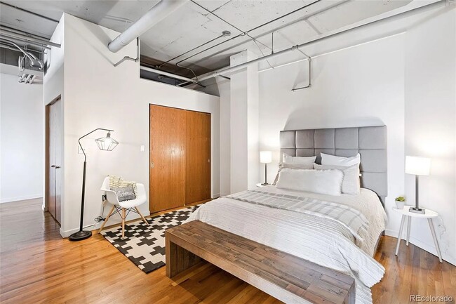 Building Photo - Gorgeous & Updated Skyloft One Bedroom-Ava...