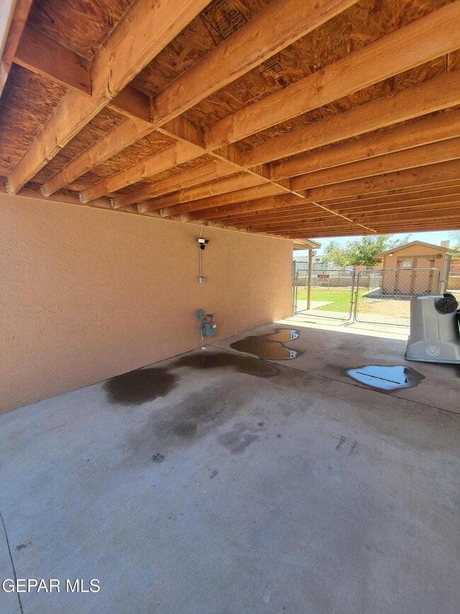 Building Photo - 4600 Sierra Vista Dr