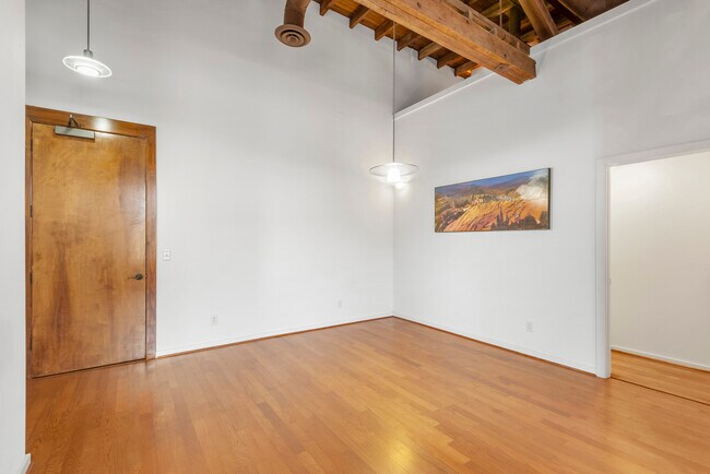 Building Photo - 285 E Stuart Ave