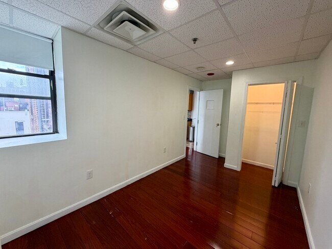 Building Photo - 72 Kneeland St