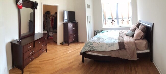 Building Photo - 437 W Division St