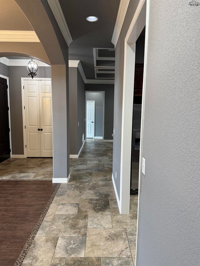 Building Photo - 5011 Lantana Dr