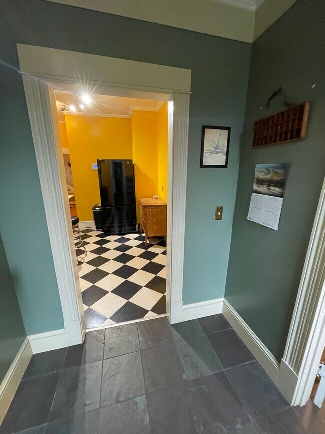 Building Photo - 2002 NE 13th Ave