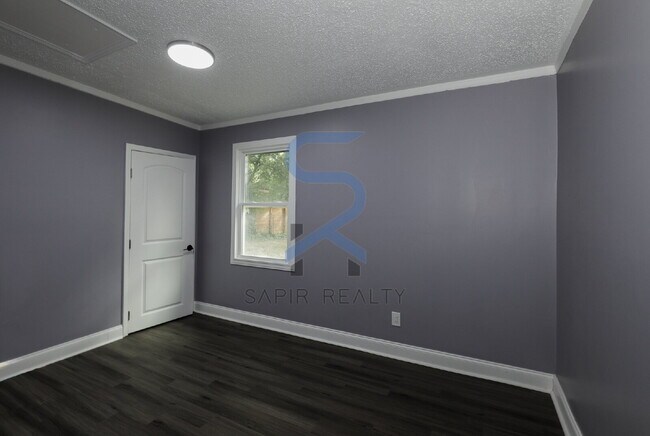 Building Photo - Charming 4-Bed, 2-Bath Gem in Atlanta's He...