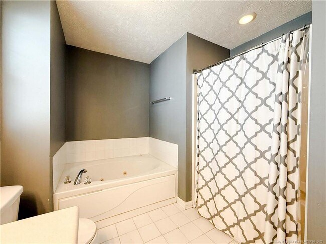 Building Photo - 225 Shakerstone Dr