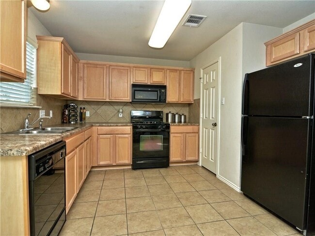 Building Photo - 4100 Whitecrest Cove