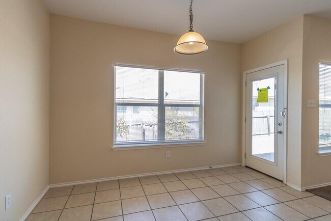 Building Photo - 2013 Rachel Ln