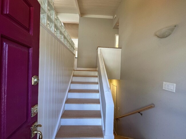 Building Photo - 2350 Rosewood Dr