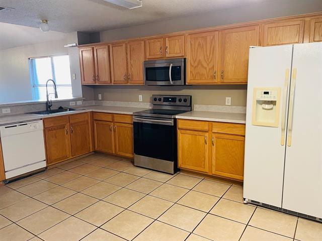 Building Photo - 913 Austin Ln