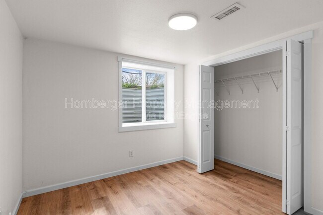 Building Photo - 6950 N Crestline St