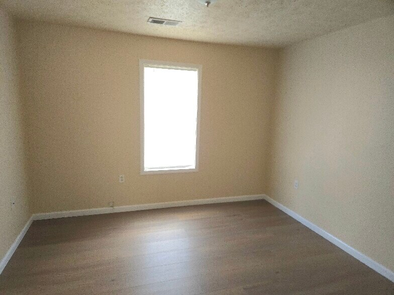 Building Photo - 402 N 12th St