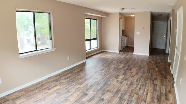 Building Photo - 100 Highland Forest Dr