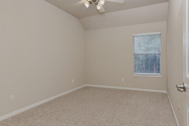 Building Photo - 63 Avenswood Pl