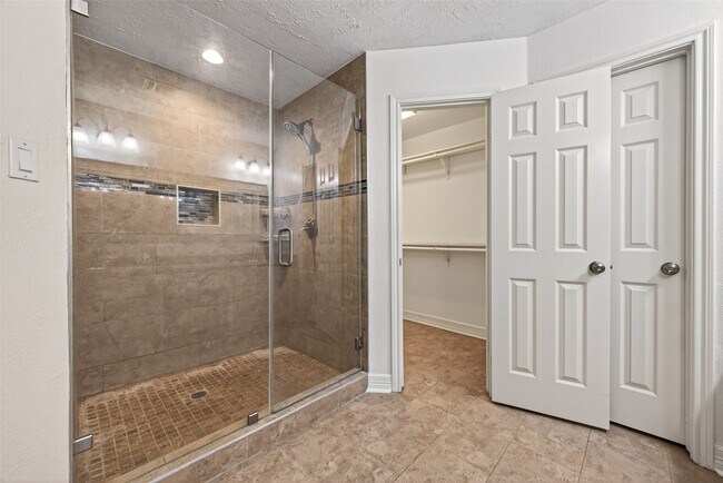 Building Photo - 14222 Stokesmount Dr