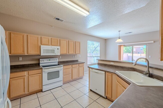 Building Photo - 1124 Calle Corvo NE