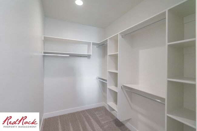 Building Photo - Modern 3 Bedroom Single-Level Home in Vill...