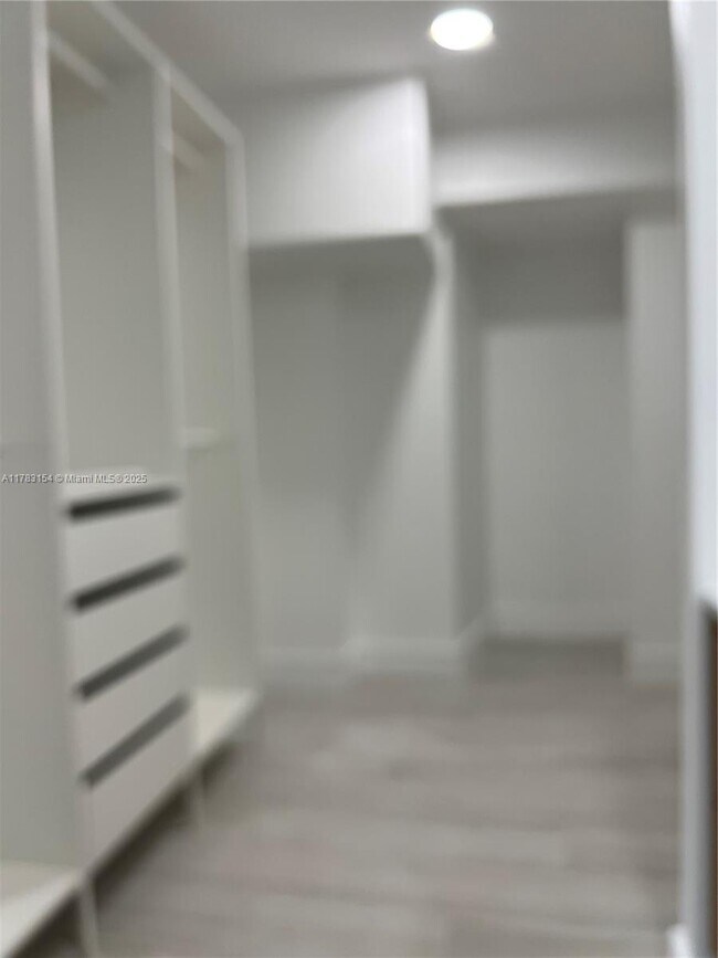 Building Photo - 575 Crandon Blvd