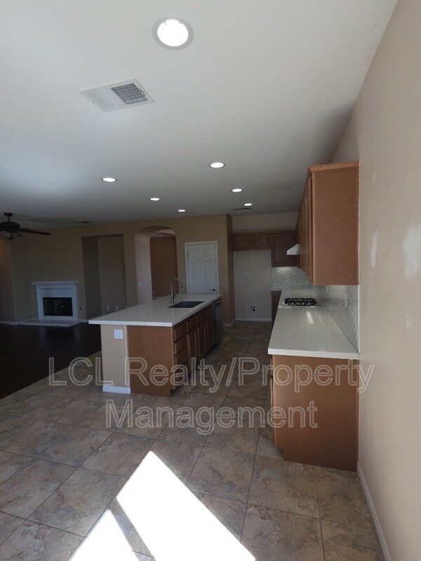 Building Photo - 27635 Whisperwood Dr