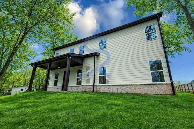 Building Photo - BRAND NEW 5BR MODERN FARMHOUSE | NEAR LAKE LANIER