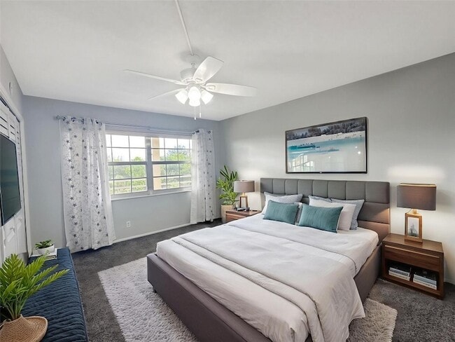 Building Photo - 535 Oaks Dr