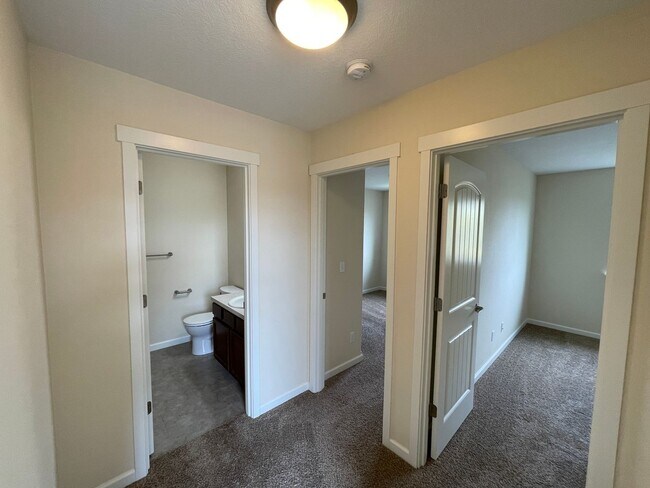 Building Photo - 569