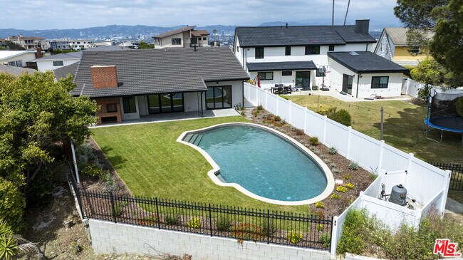 Building Photo - 4444 Don Felipe Dr