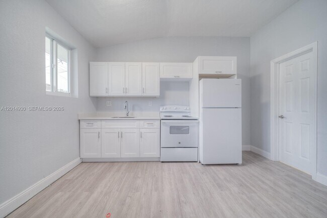 Building Photo - 17725 SW 103rd Ave