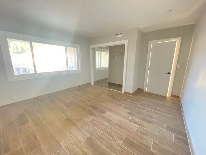 Building Photo - 13425 Vanowen St