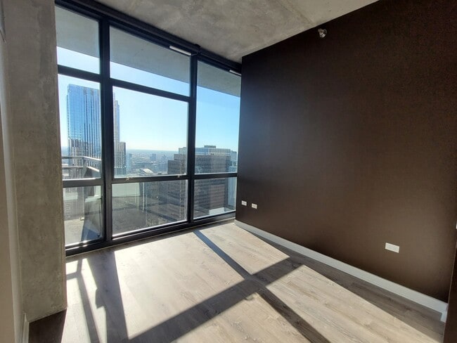 Building Photo - 235 W Van Buren St