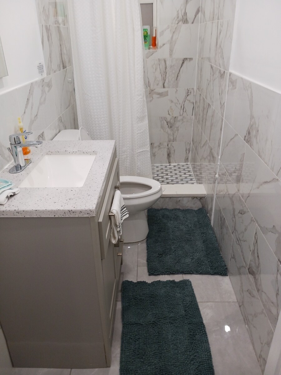 Building Photo - 813 Calhoun Ave