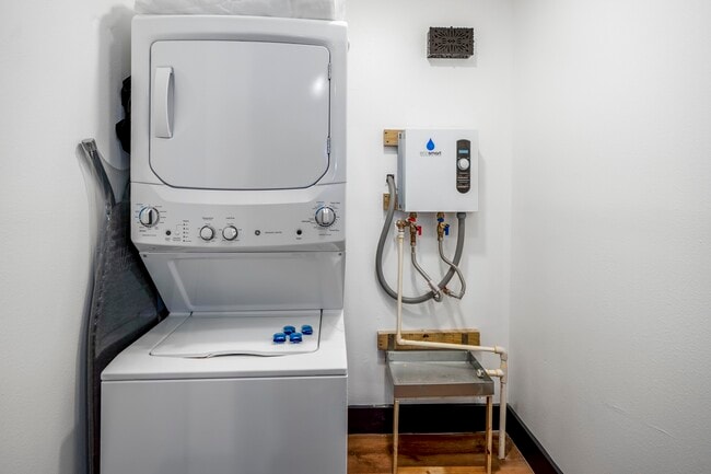 Building Photo - 5512 Texas St