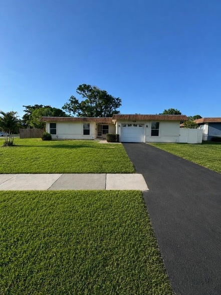 Building Photo - 7816 NW 70th Terrace