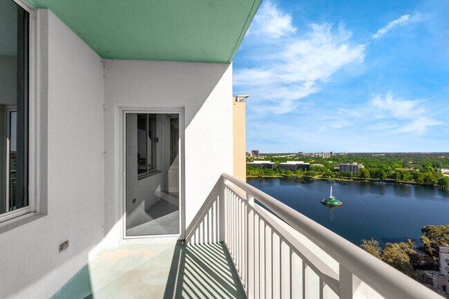 Building Photo - “Luxury, Location, Lifestyle — All at The Waverly”