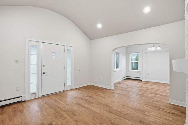 Building Photo - 508 E 19th Ave