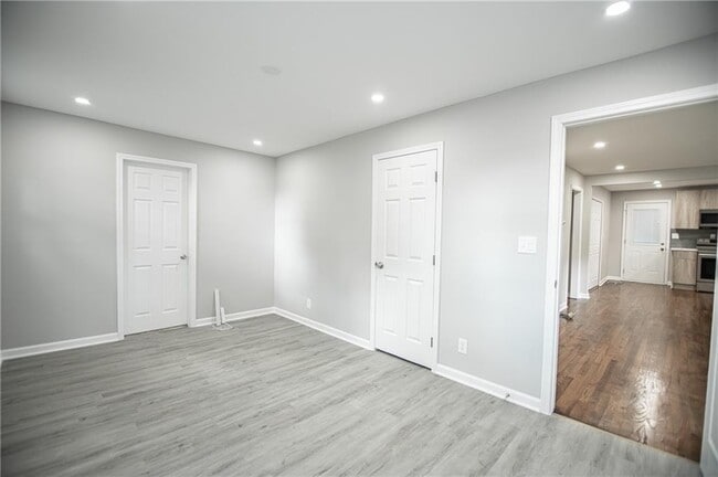 Building Photo - 537 Trabert Ave NW