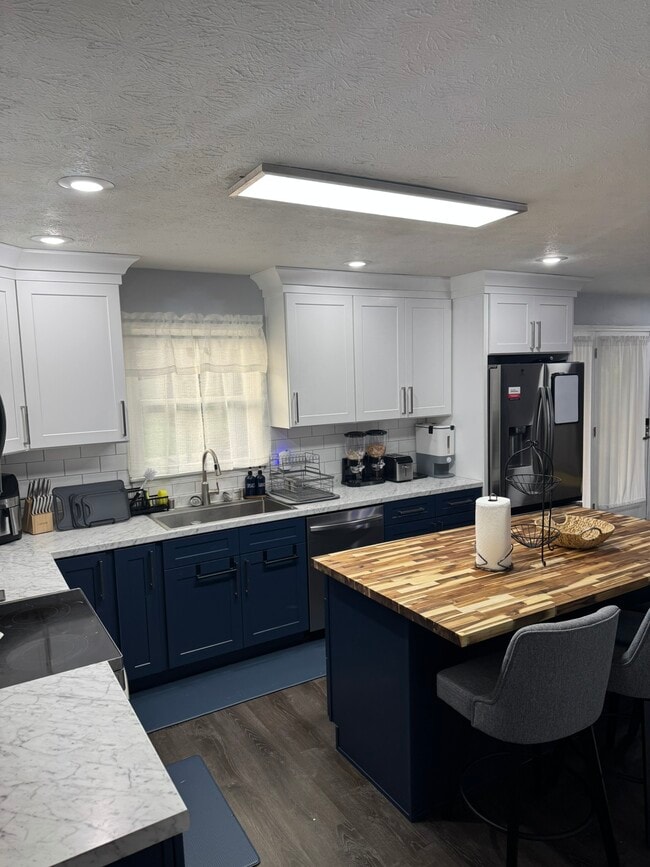 Building Photo - 301 Eagle Dr